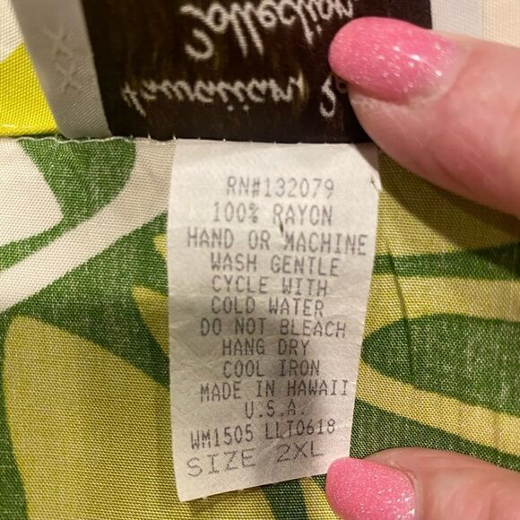 Hawaii USA 🇺🇸 made vintage sleeveless button up top excellent quality - Picture 8 of 11